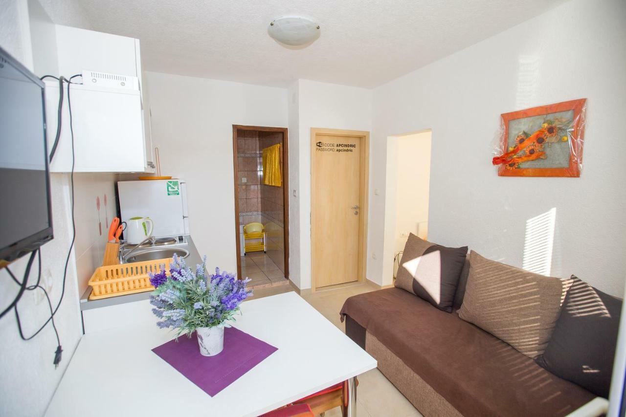 Apartmani Cindric Карлобаг Екстериор снимка