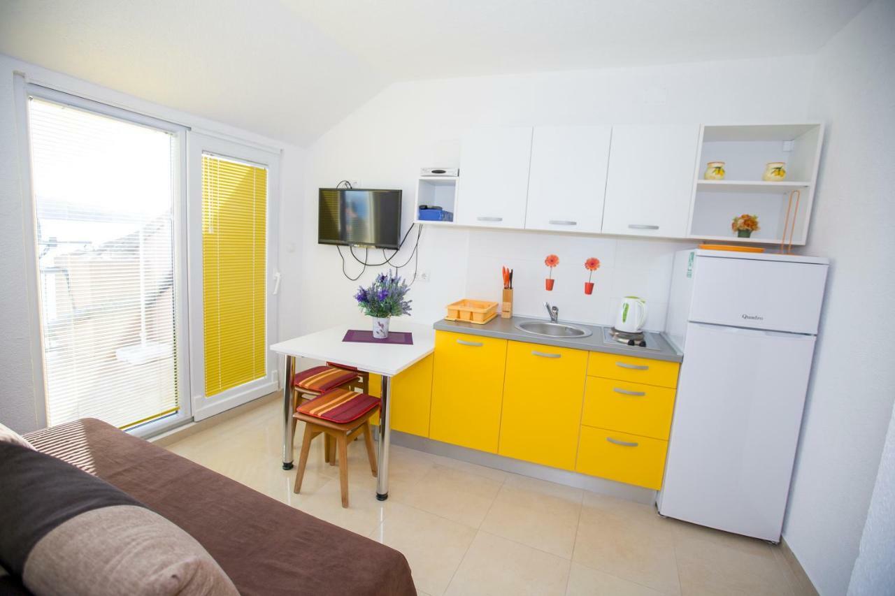Apartmani Cindric Карлобаг Екстериор снимка