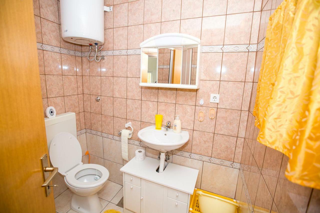 Apartmani Cindric Карлобаг Екстериор снимка