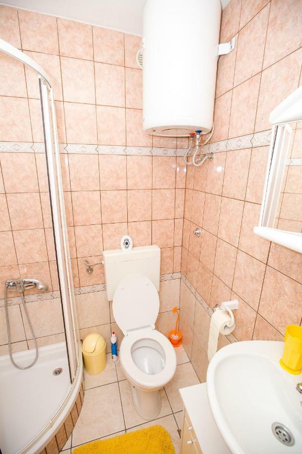 Apartmani Cindric Карлобаг Екстериор снимка